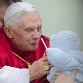 ¡Indignante! El Papa Benedicto dice que la violación de niños no es tan malo, era normal en su época