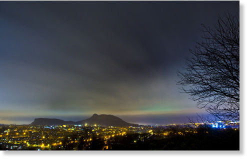 Clic para aumentar Aurora Boreal vista en Edinburgo