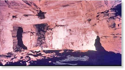 Clic para aumentar Biblioteca Matélica de la Cueva de los Tayu