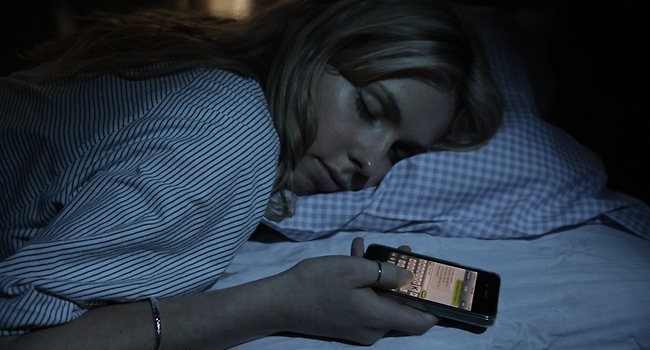 Durmiendo con un smartphone