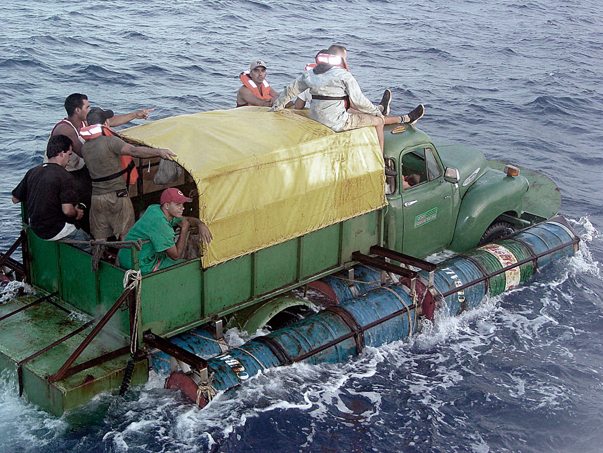 balsa cuba boat immigrants inmigrantes