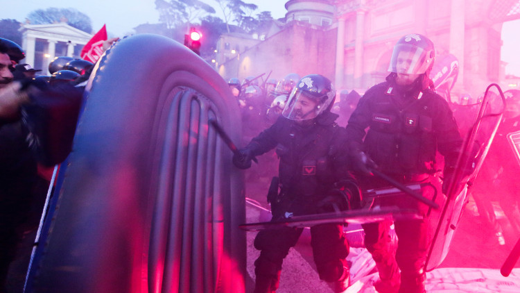 riots protestas policia police