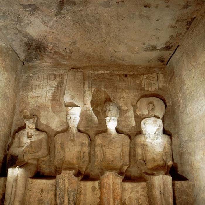Templo de Abu Simbel: el Sancta Sanctórum con sus cuatro colosales estatuas