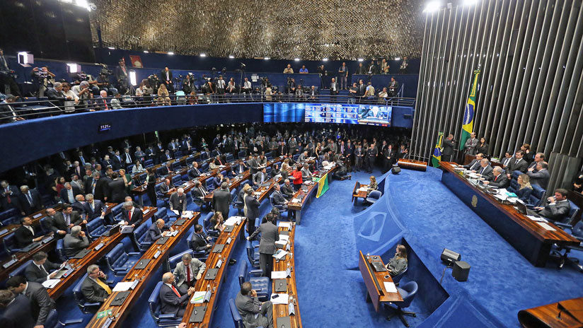 El Senado de Brasil durante la sesión que destituyó a la presidenta Dilma Rousseff. 31 de agosto de 2016. / Li Ming / www.globallookpress.com