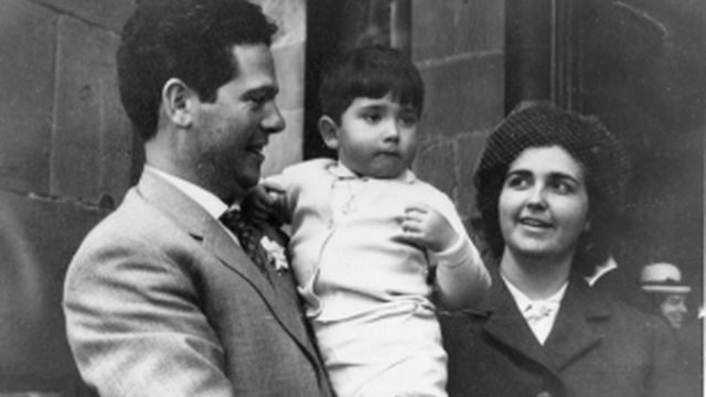 Miguel Ángel, de pequeño con sus padres: Ángel Martínez Saracho e Isabel Santamaría Bereincua. E. E.