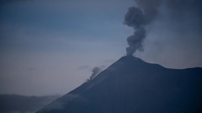 Tres meses después de su erupción, el volcán de Fuego sigue con explosiones