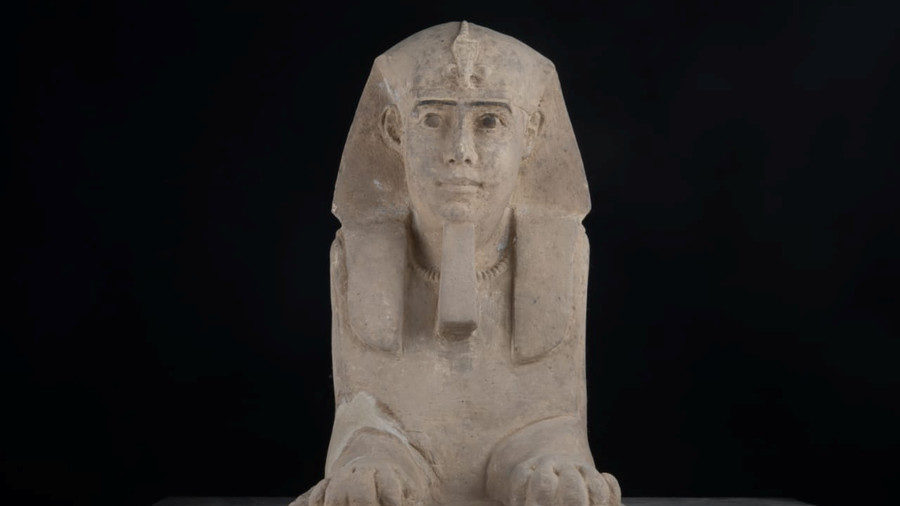 sandstone sphinx disovered Aswan,estatua de piedra arenisca,época ptolemaica