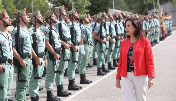 La ministra de Defensa Margarita Robles visita a unidades de La Legión ubicadas en el acuartelamiento Montejaque en Ronda