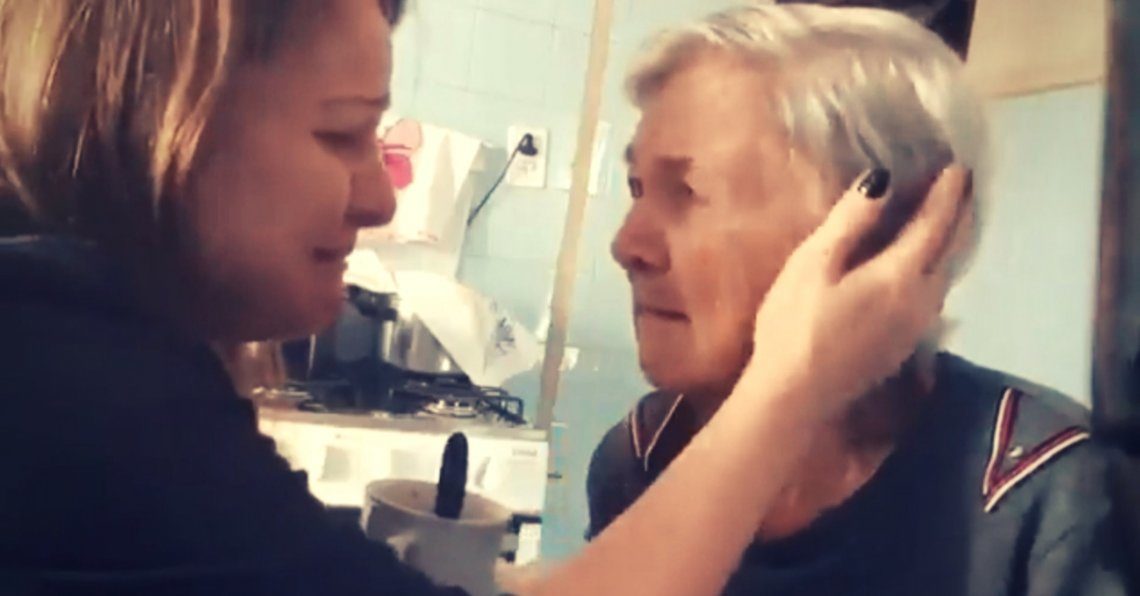 Anciana con Alzheimer reconoce a su hija,Anciana con Alzheimer reconoce a su hija y le dice que la ama