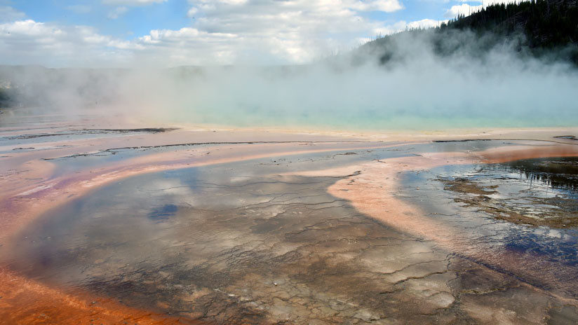 fuente termal de Yellowstone entra en erupción