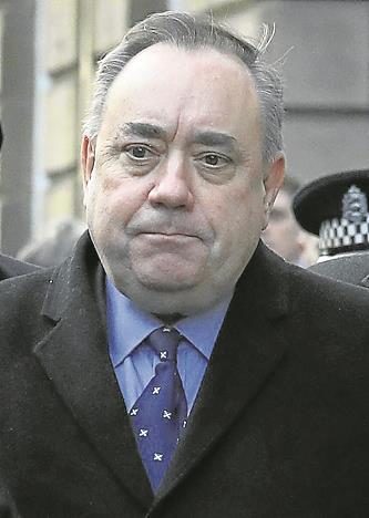 Alex Salmond acusado de 14 delitos sexuales