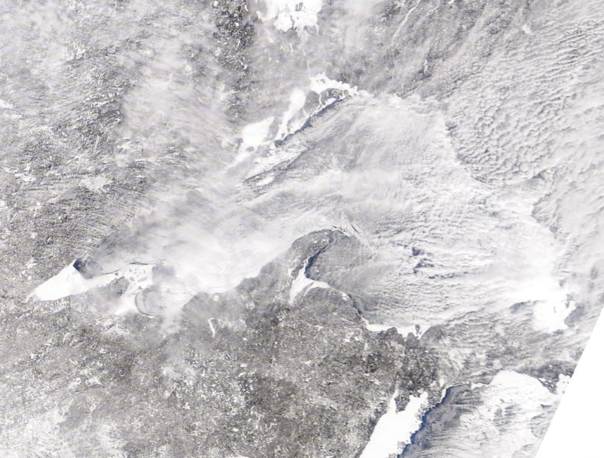 A satellite image of Lake Superior ice cover
