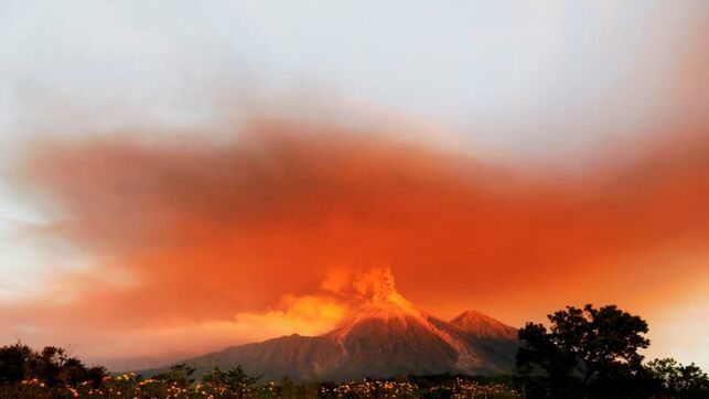 El volcán de Fuego de Guatemala registra hasta 22 explosiones por hora