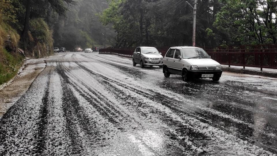 Vehicles moving after hail storm at Navbihar-Sanjauli road, Shimla on Sunday, May 12 2019