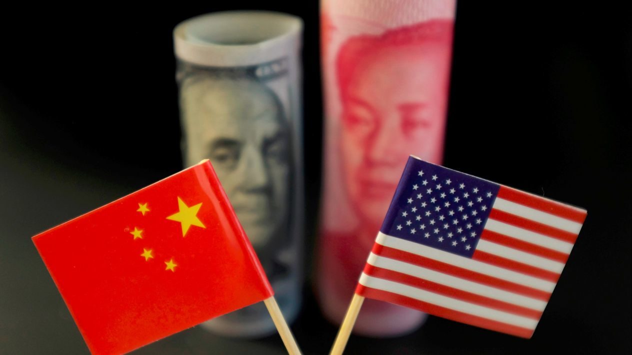 China US flags dollar yuan