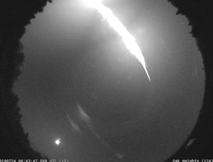 Meteorite LIghts up Sky