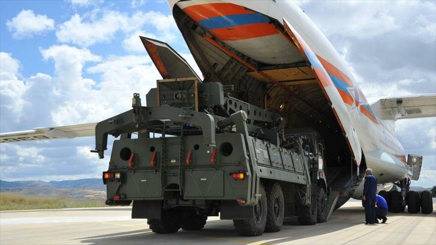 Rusia ya entrega el segundo lote de S-400 a Turquía pese a amenazas de EEUU