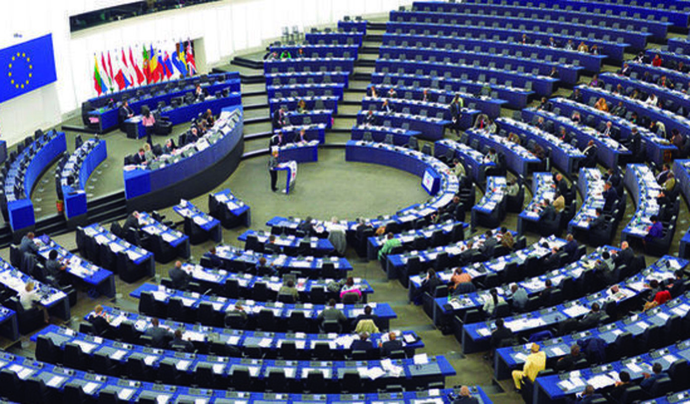 Resolución del Parlamento Europeo equipara el comunismo al nazismo y pide que se investiguen sus crímenes