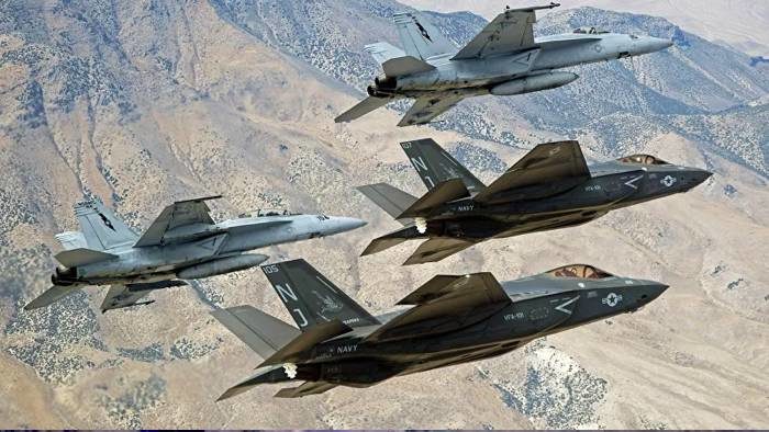 F-35C Lightning IIs, F/A-18 E/F Super Hornets