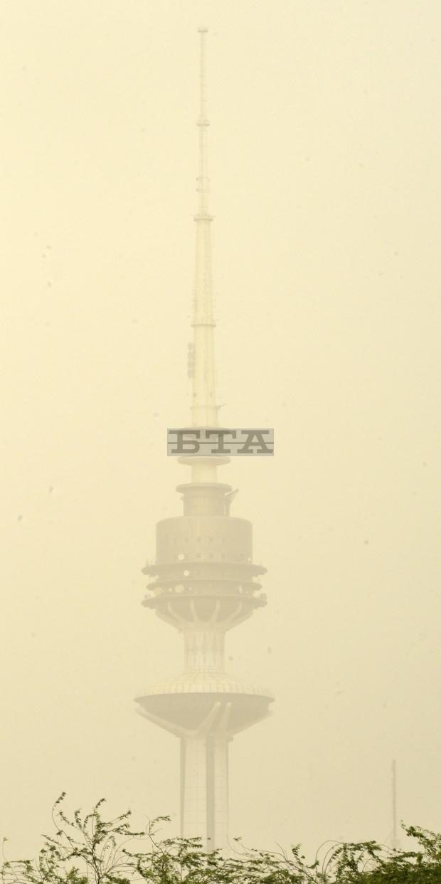 A heavy sandstorm hit Kuwait on Saturday.
