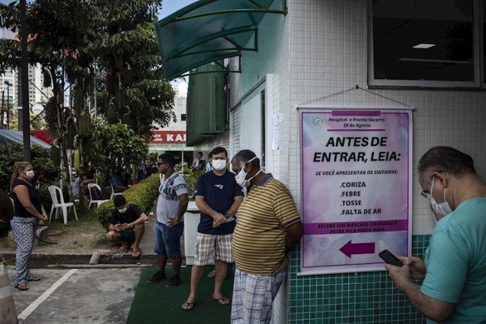 Bolsonaro aplasta los salarios de los brasileros mientras les regala billones a los bancos