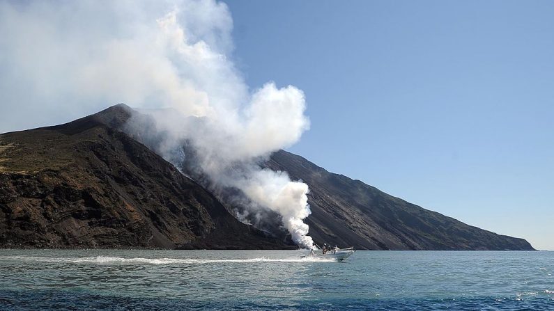 La lava del volcán Stromboli en Italia