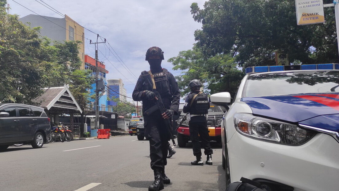 momento,explosión,ataque suicida,iglesia católica,Indonesia