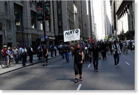 activistas contra OTAN