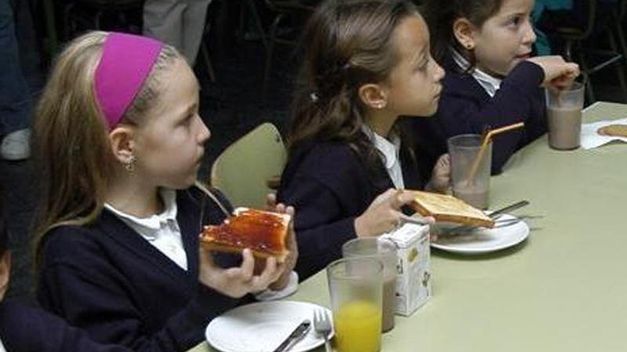 profesores británicos lleva comida para alumnos 