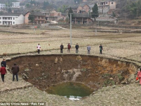 hoyos en un pueblo chino