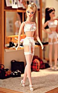 Barbie en lencería, mayormente vendida a niñas de 8 a 12 años.