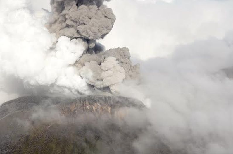 volcán_Turrialba_erupción