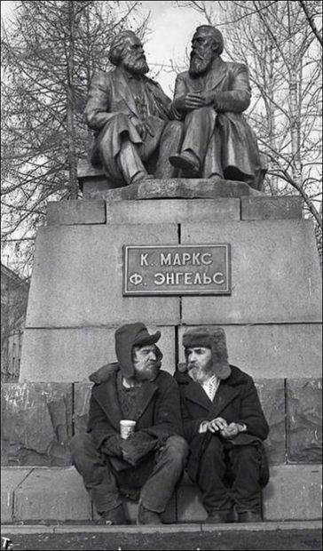 Clic para aumentar Marx and Engels