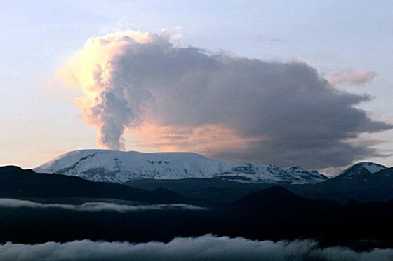 volcan volcano nevado del ruiz colombia