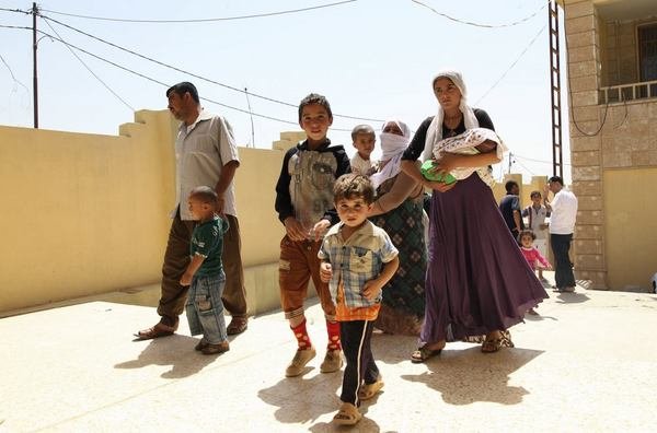 El Estado Islámico ejecuta a cristianos y yazidíes y secuestra a mujeres y niños