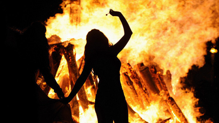 woman fire fuego 