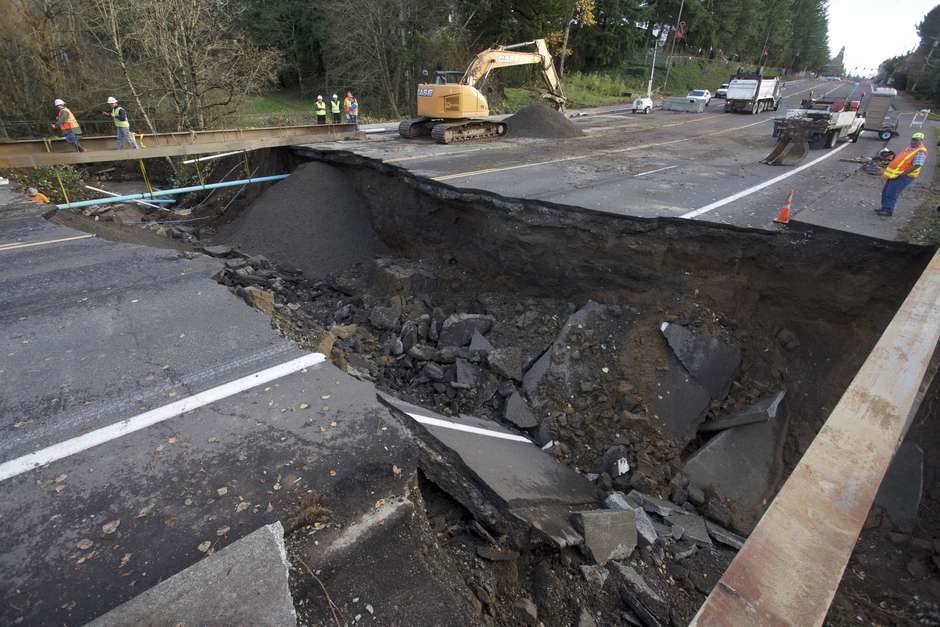 carretera destrozada washington oregon