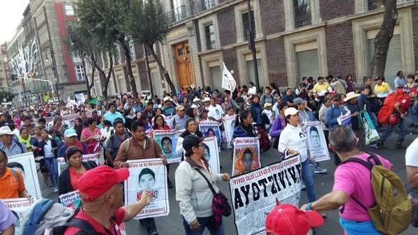 marcha 43 normalistas ayotzinapa