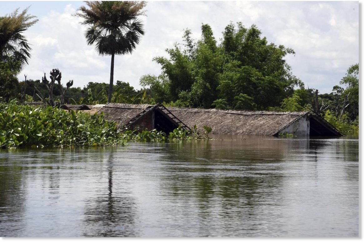 Las inundaciones convirtieron en isla a la ciudad paraguaya Alberdi