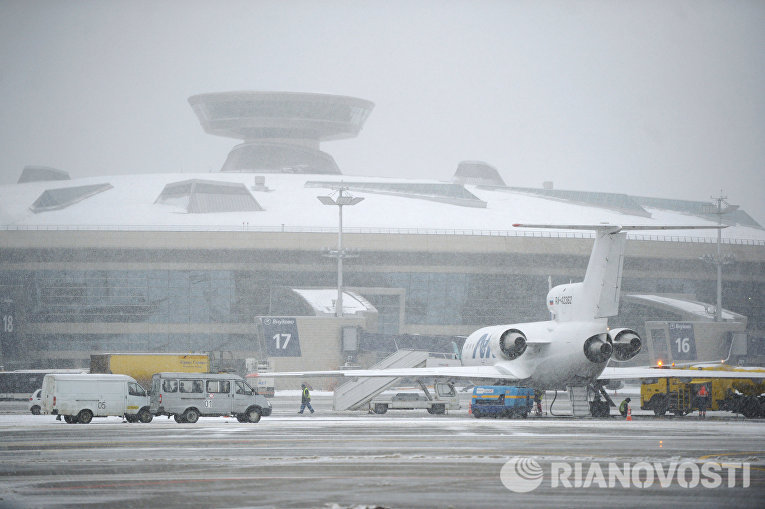 Boeing de pasajeros realizó un aterrizaje de emergencia en Vnúkovo