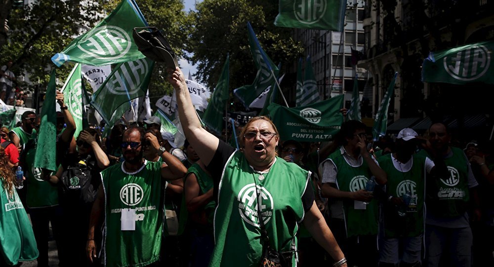 Multitudinaria movilización en Argentina contra ola de despidos