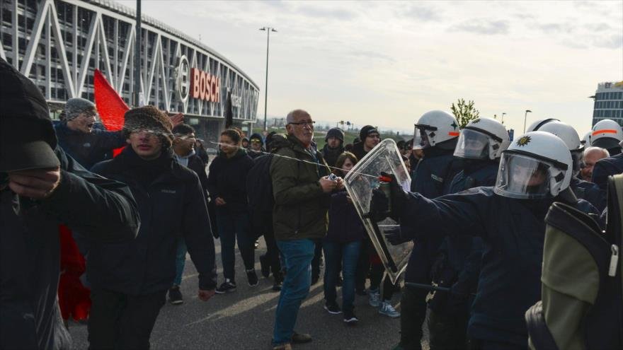 Enfrentamientos entre la policía y activistas de izquierdas en Stuttgart, 30 de abril de 2016.