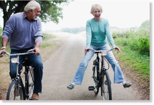 personas mayores bicicleta