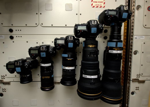 Clic para aumentar Photography gear on ISS