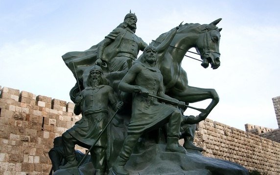 estatua de saladino