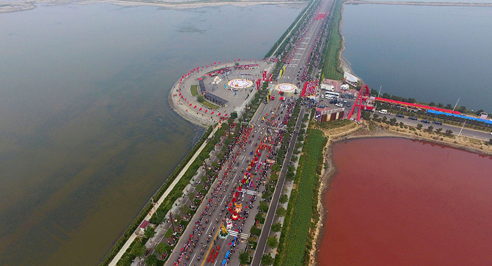 lago salado China rojo