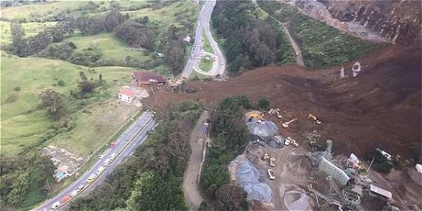 Veliki odron presjekao autocestu Bogota-Madellin u Kolumbiji, najmanje 6 osoba poginulo, 17 nestalo