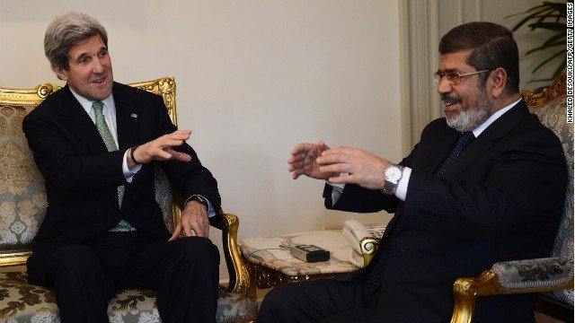 John Kerry y Mohamed Morsi