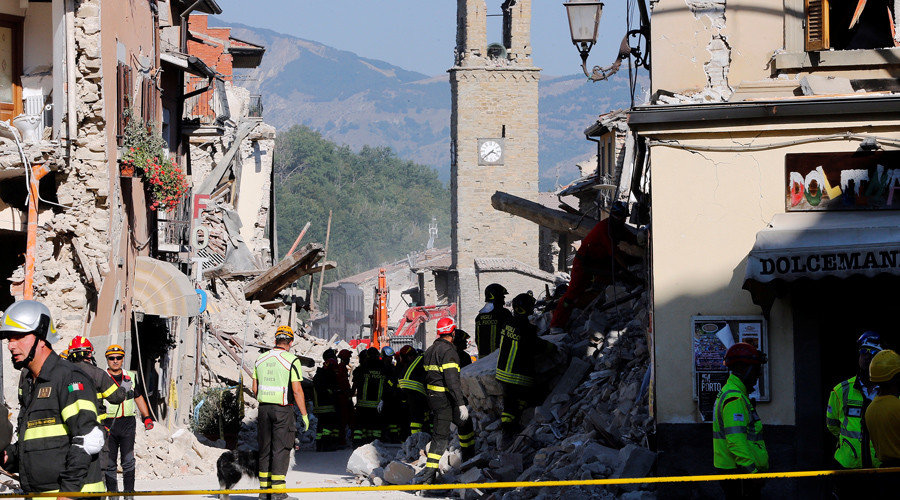 Firefighters and rescuers work following an earthquake in Amatrice, central Italy August 27, 2016
