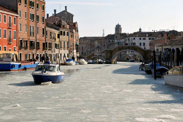 canal venecia congelado